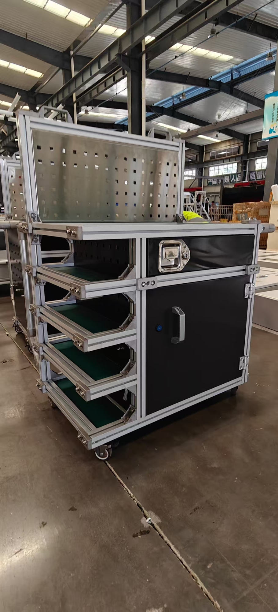 从实验室到生产线:防静电工具车的全场景应用指南 从实验室到生产线:防静电工具车的全场景应用指南