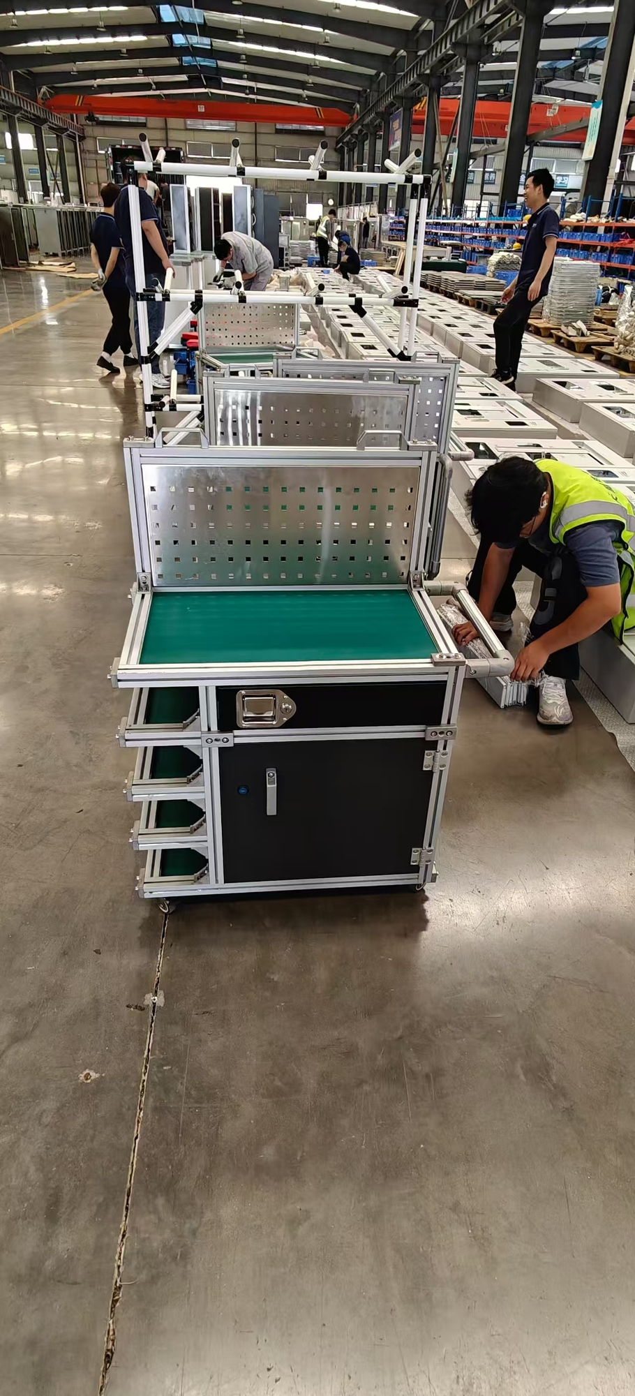 从实验室到生产线:防静电工具车的全场景应用指南 从实验室到生产线:防静电工具车的全场景应用指南